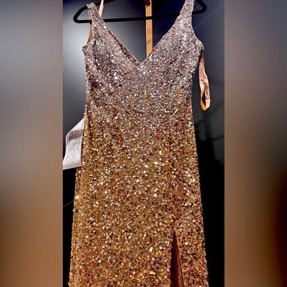 MAC DUGGAL
Gold Sequined Sleeveless V Neck Side Slit Gown 1068 Ombre Gold prom - Picture 3 of 13